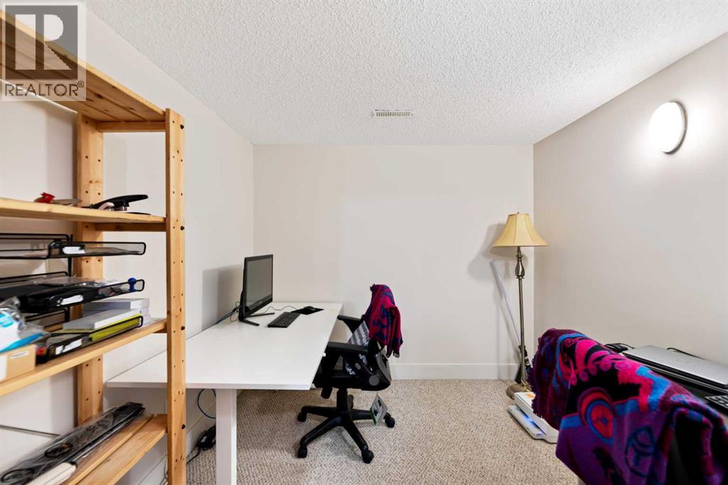 Photo 19 of 250 Strathridge Place Sw, Calgary AB