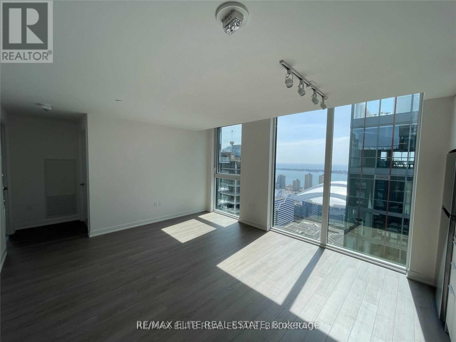 Photo 8 of 4108 357 King Street W, Toronto ON