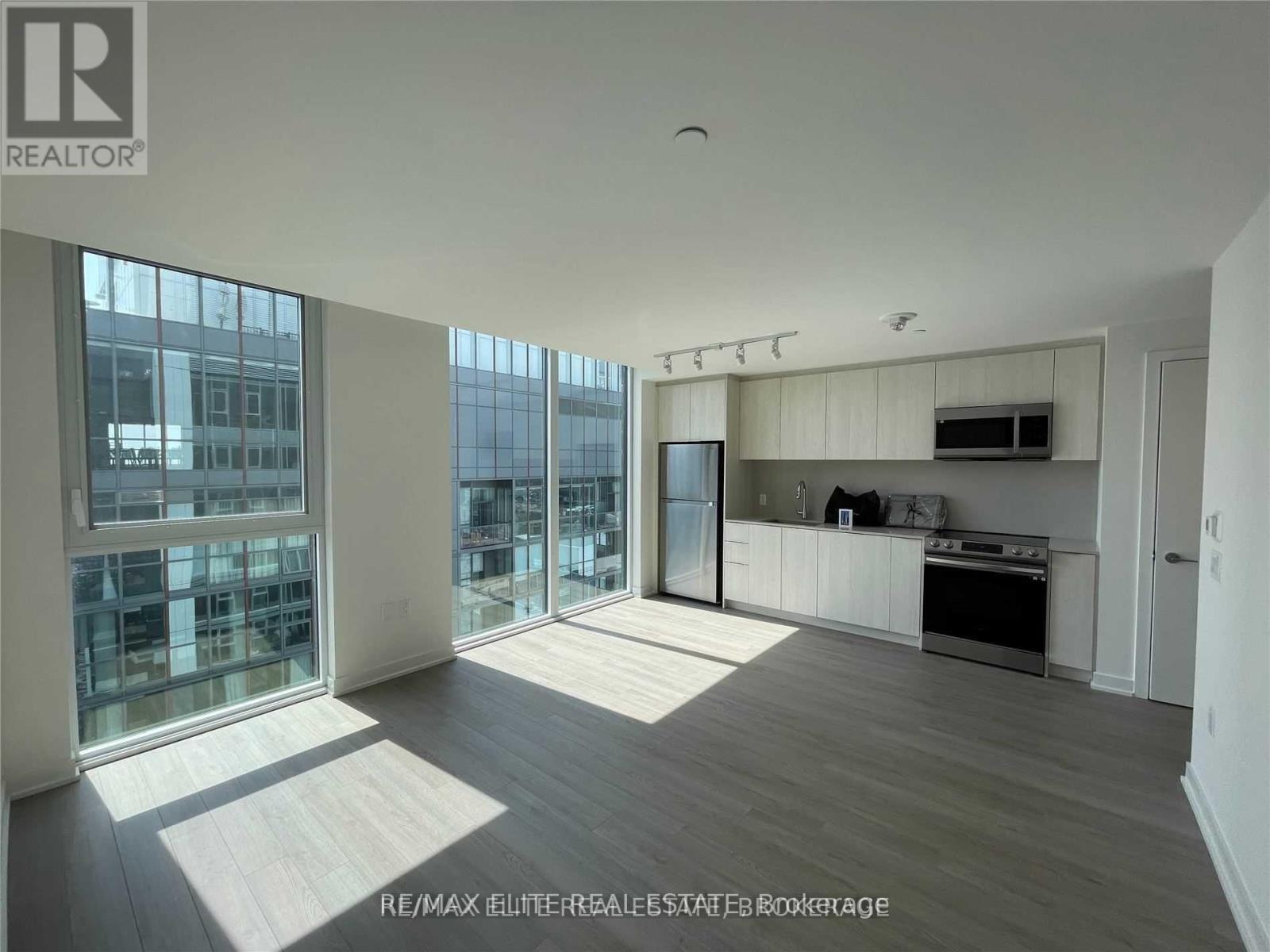 Photo 5 of 4108 357 King Street W, Toronto ON