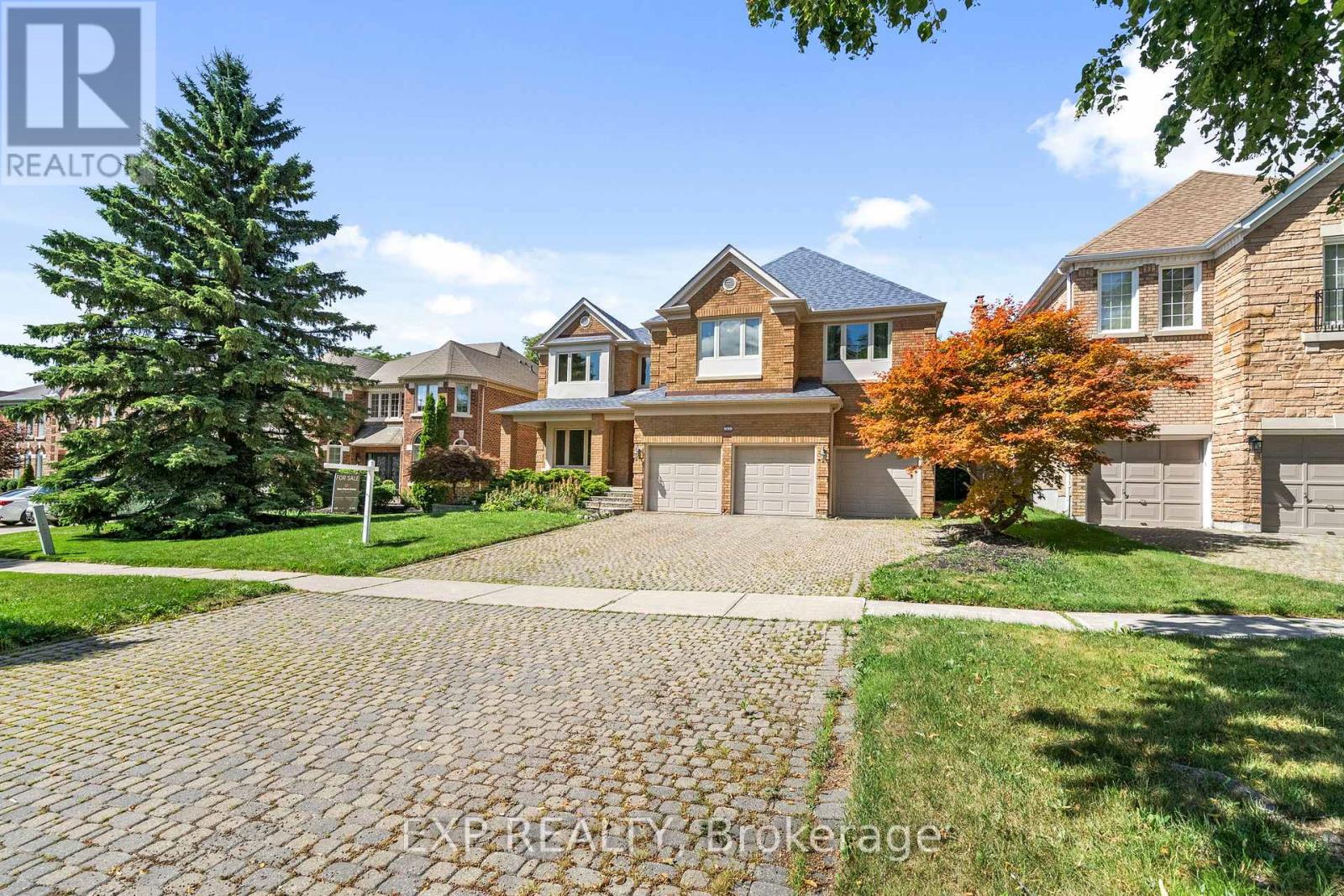 Photo 1 of 959 Lockwood Circle, Newmarket ON