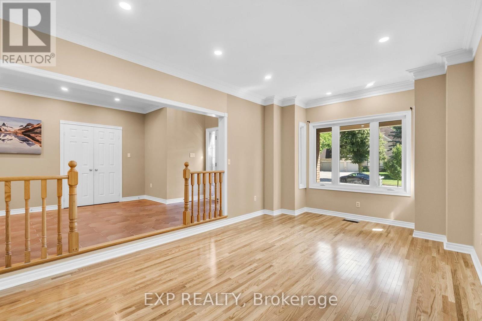 Photo 14 of 959 Lockwood Circle, Newmarket ON