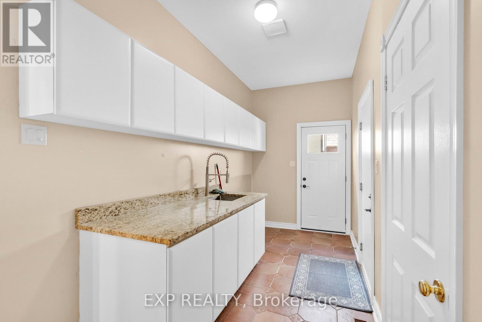 Photo 16 of 959 Lockwood Circle, Newmarket ON