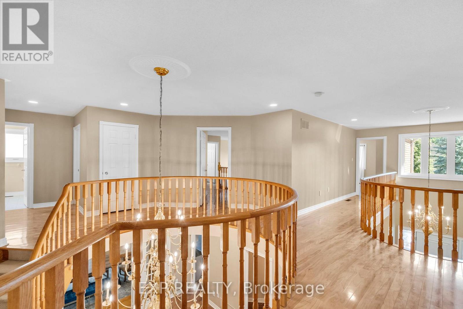 Photo 17 of 959 Lockwood Circle, Newmarket ON