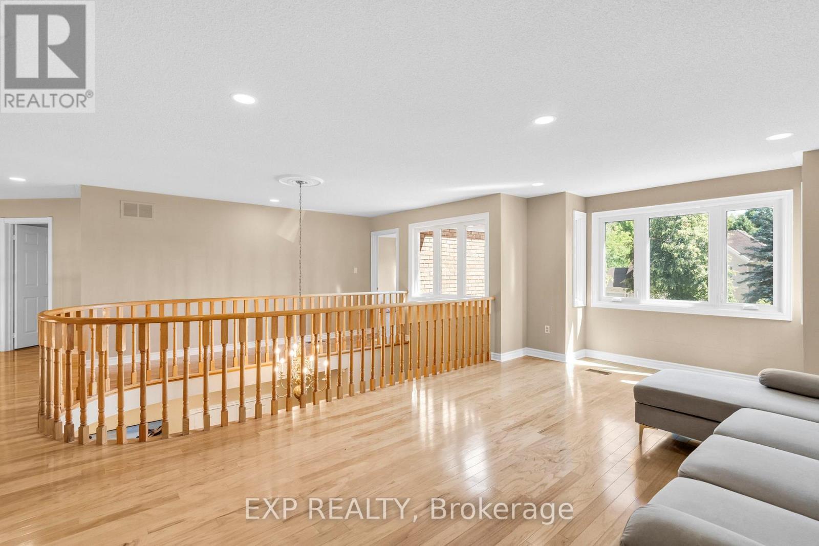 Photo 18 of 959 Lockwood Circle, Newmarket ON
