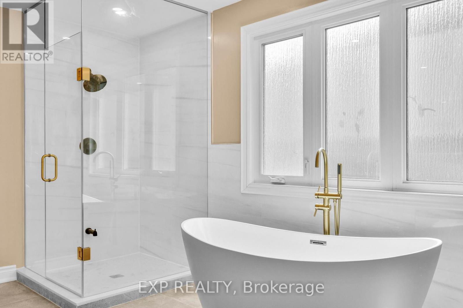 Photo 23 of 959 Lockwood Circle, Newmarket ON
