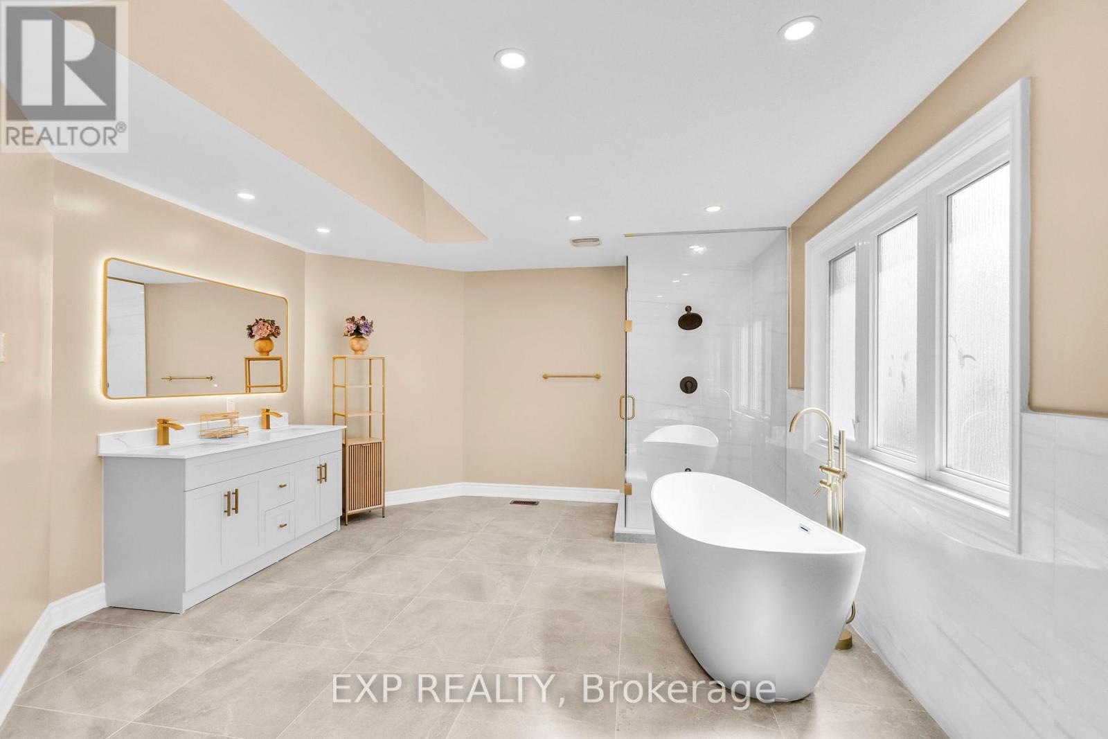 Photo 25 of 959 Lockwood Circle, Newmarket ON