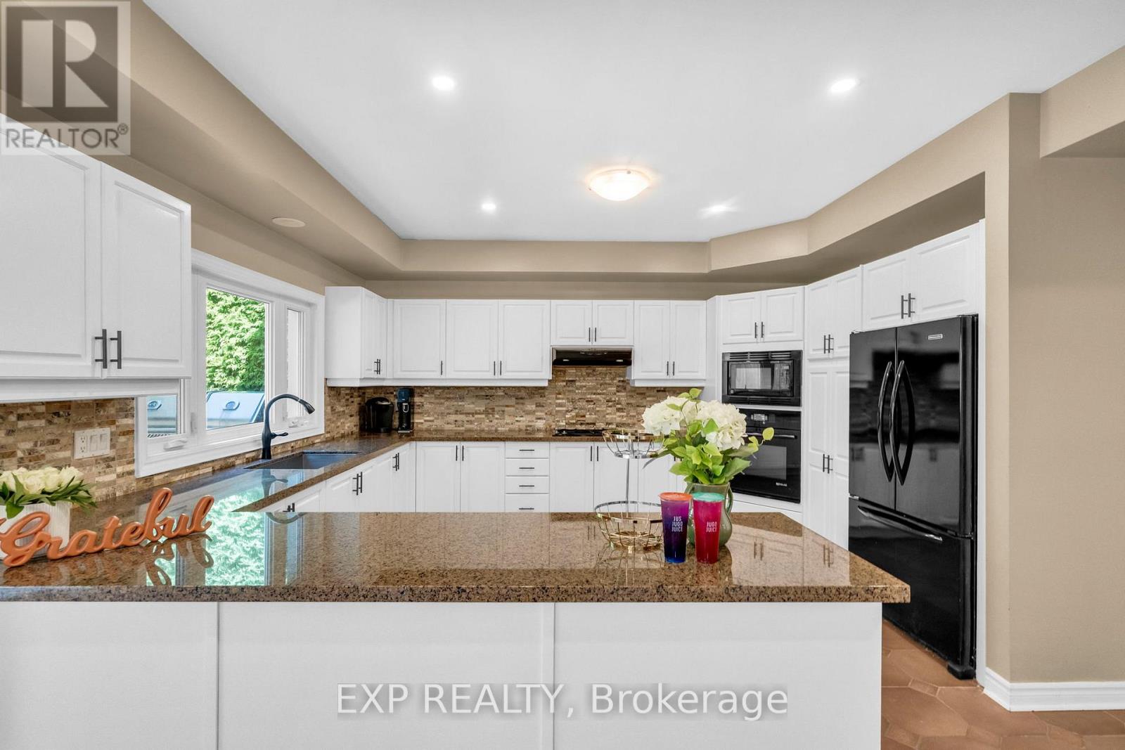 Photo 9 of 959 Lockwood Circle, Newmarket ON