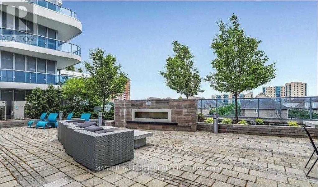 Photo 7 of 920 9471 Yonge Street, Richmond Hill ON