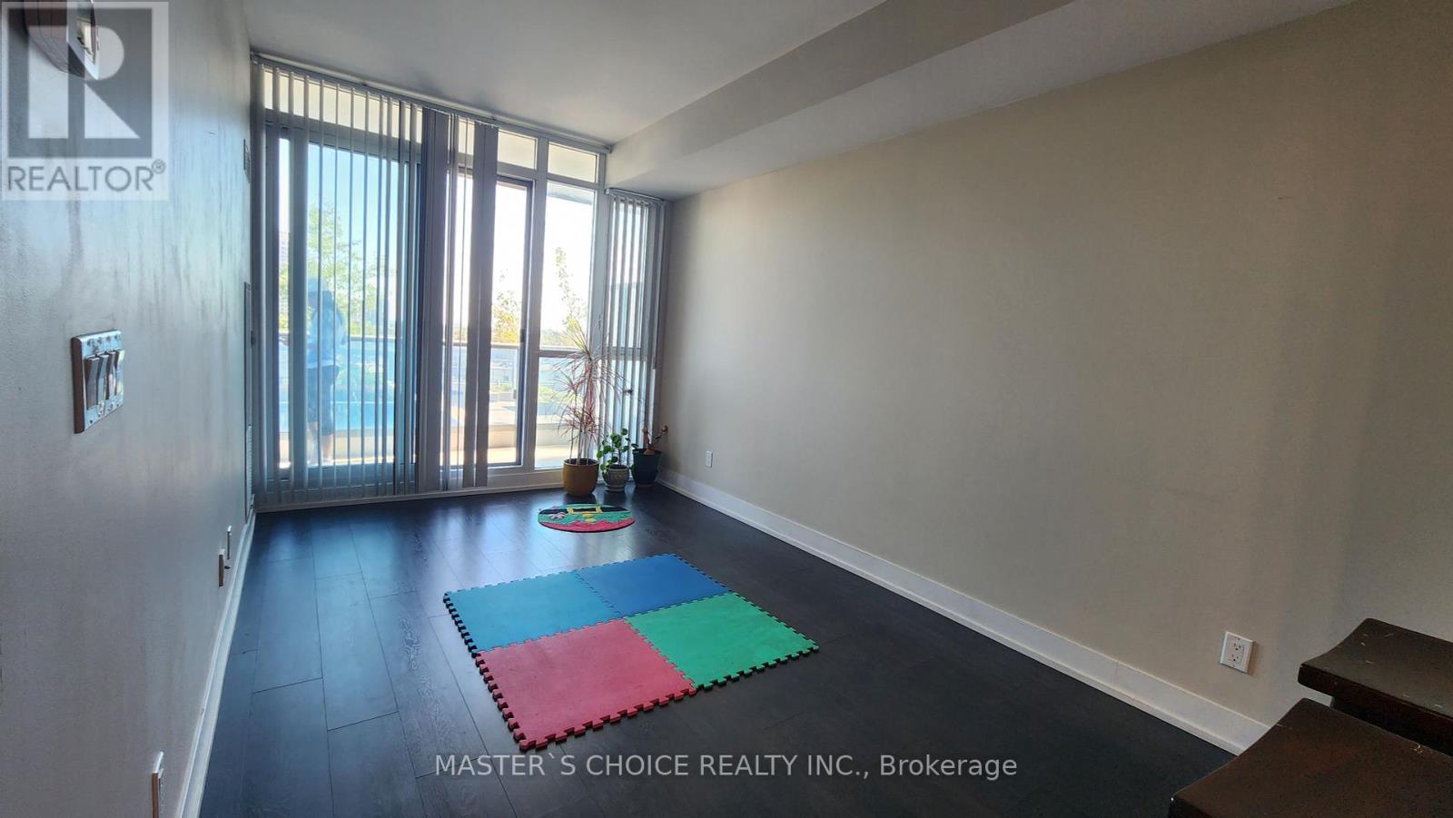 Photo 14 of 920 9471 Yonge Street, Richmond Hill ON