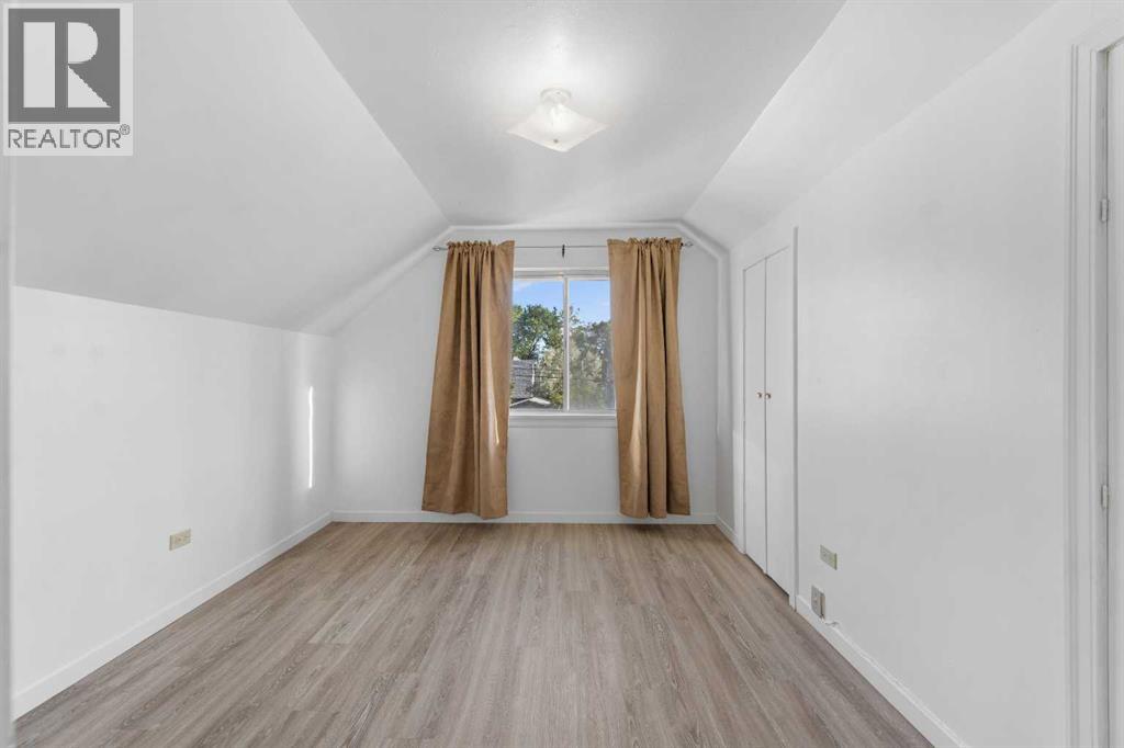 Single Family House for Sale in  Russet Road NE Renfrew Calgary 