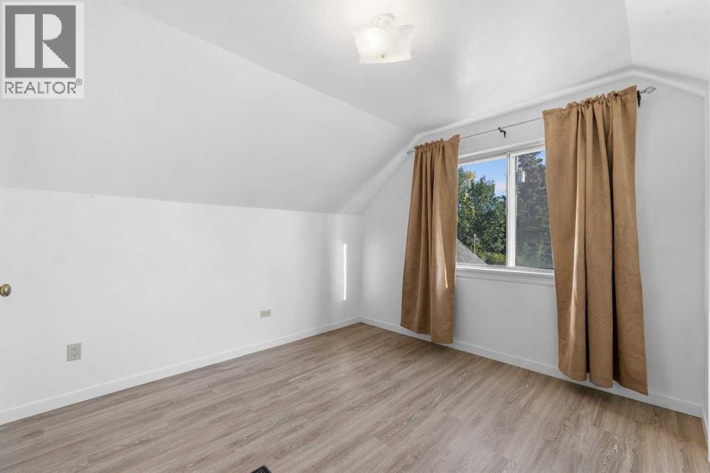 Single Family House for Sale in  Russet Road NE Renfrew Calgary 