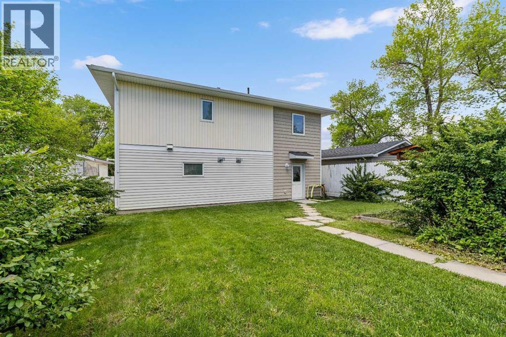 Single Family House for Sale in  Russet Road NE Renfrew Calgary 