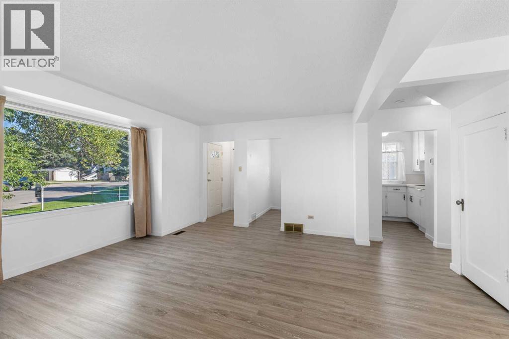Single Family House for Sale in  Russet Road NE Renfrew Calgary 