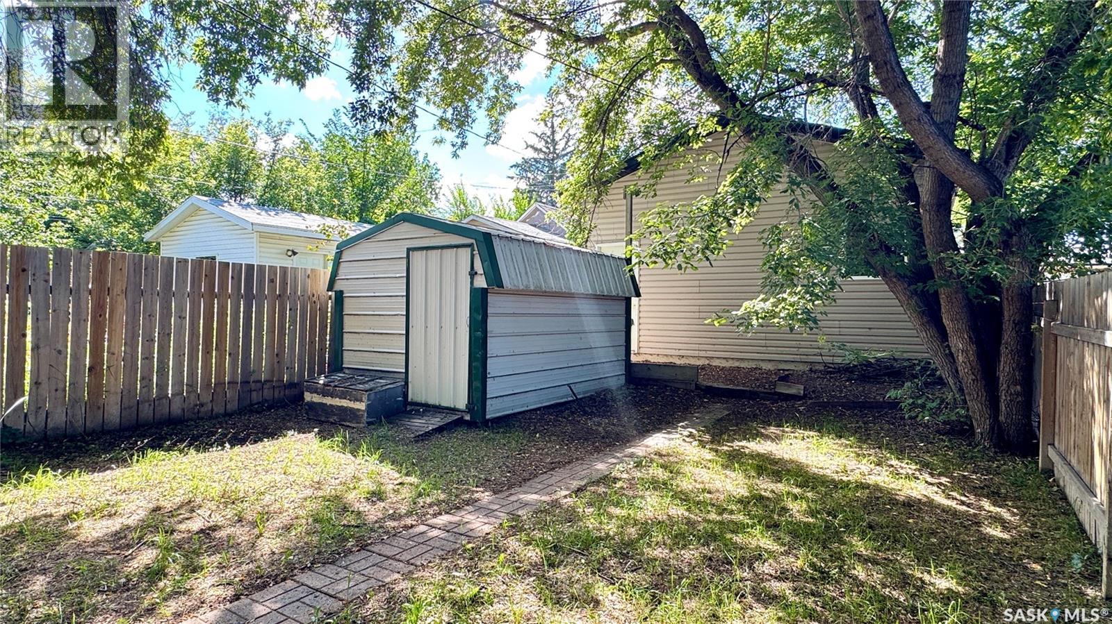 Photo 12 of 217 L Avenue N, Saskatoon SK