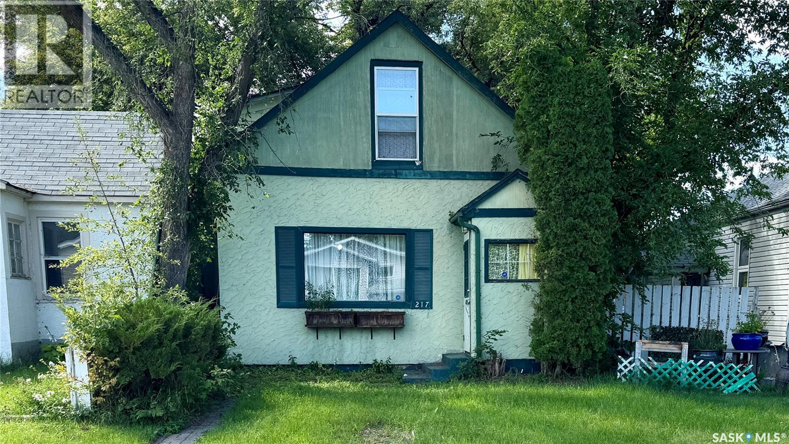 Photo 14 of 217 L Avenue N, Saskatoon SK