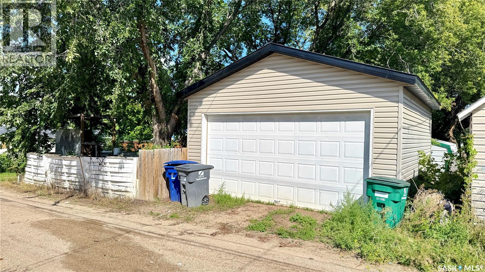 Photo 17 of 217 L Avenue N, Saskatoon SK