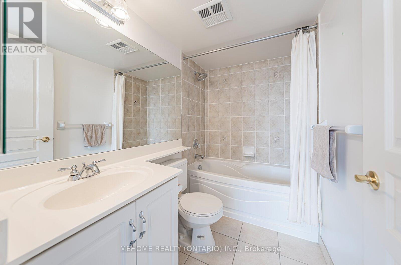 Photo 3 of 1304 10 Northtown Way, Toronto ON