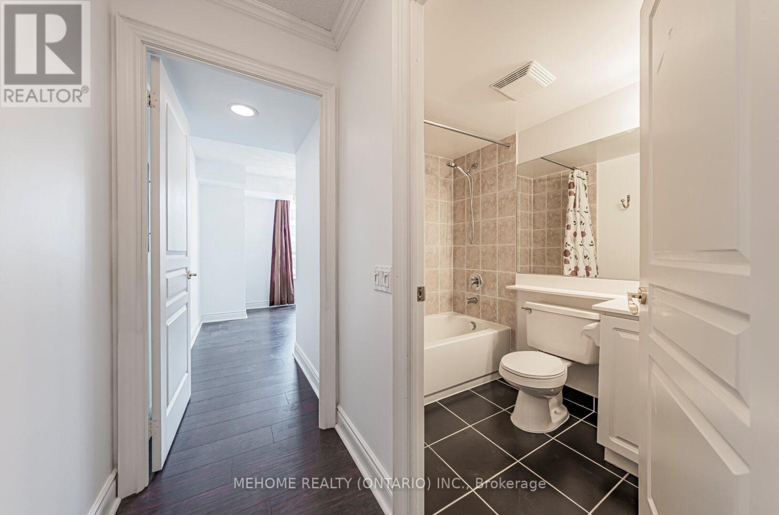 Photo 2 of 1304 10 Northtown Way, Toronto ON