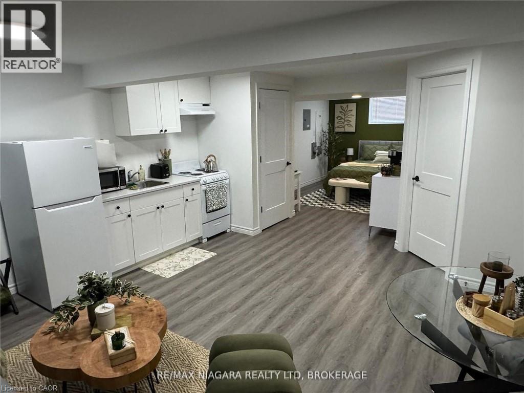 Photo 7 of 8196 Mcleod Road Unit 3 Lower, Niagara Falls ON