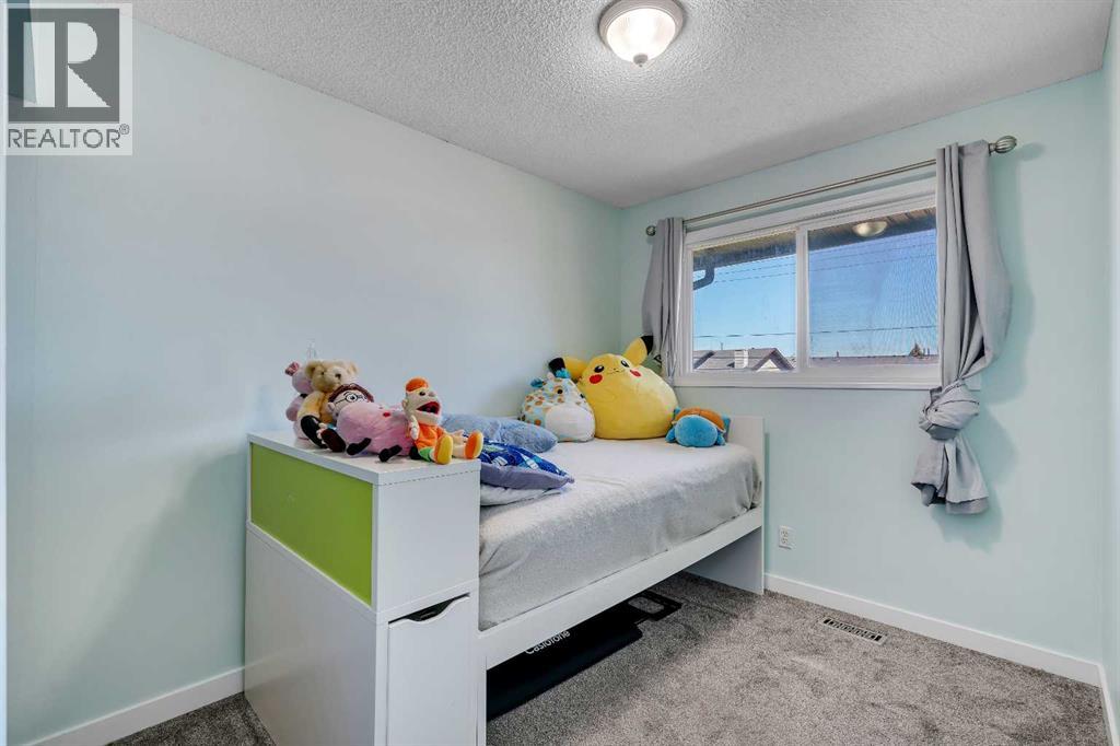 Single Family House for Sale in  Templehill Drive NE Temple Calgary 