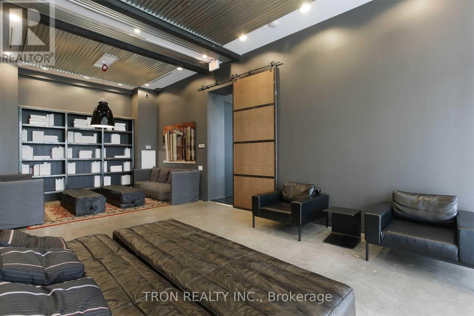 Photo 4 of 218 5 St Joseph Street, Toronto ON