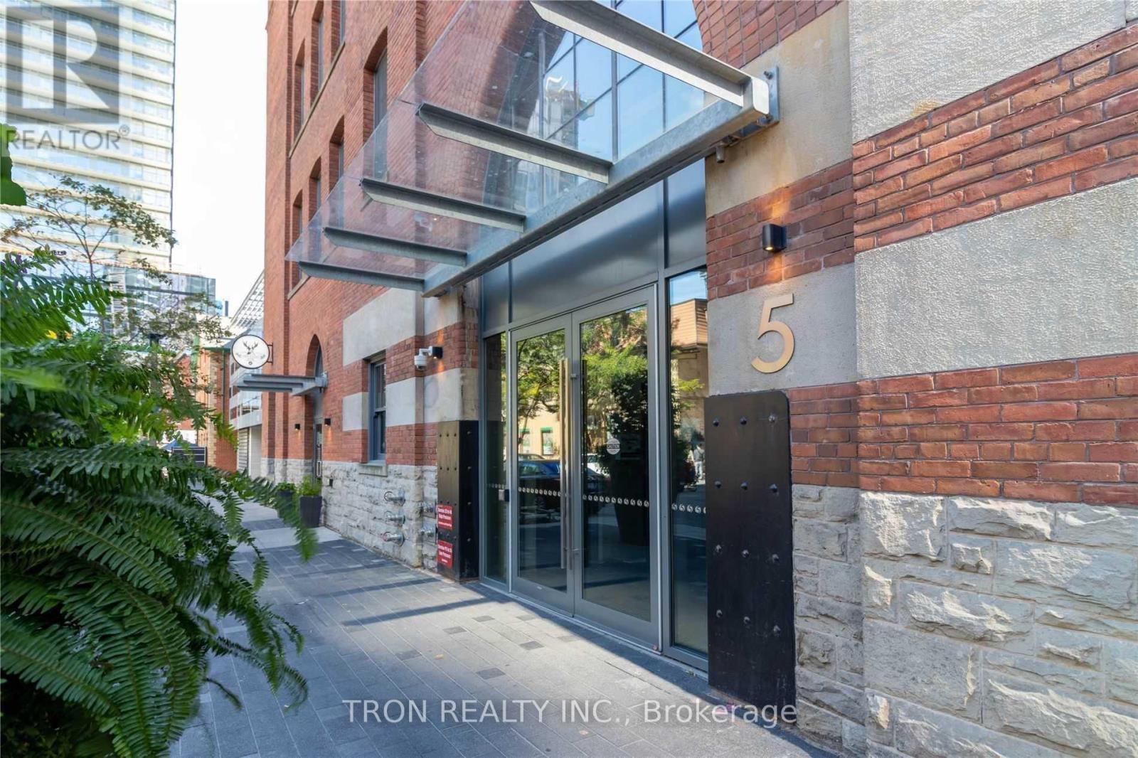 Photo 10 of 218 5 St Joseph Street, Toronto ON