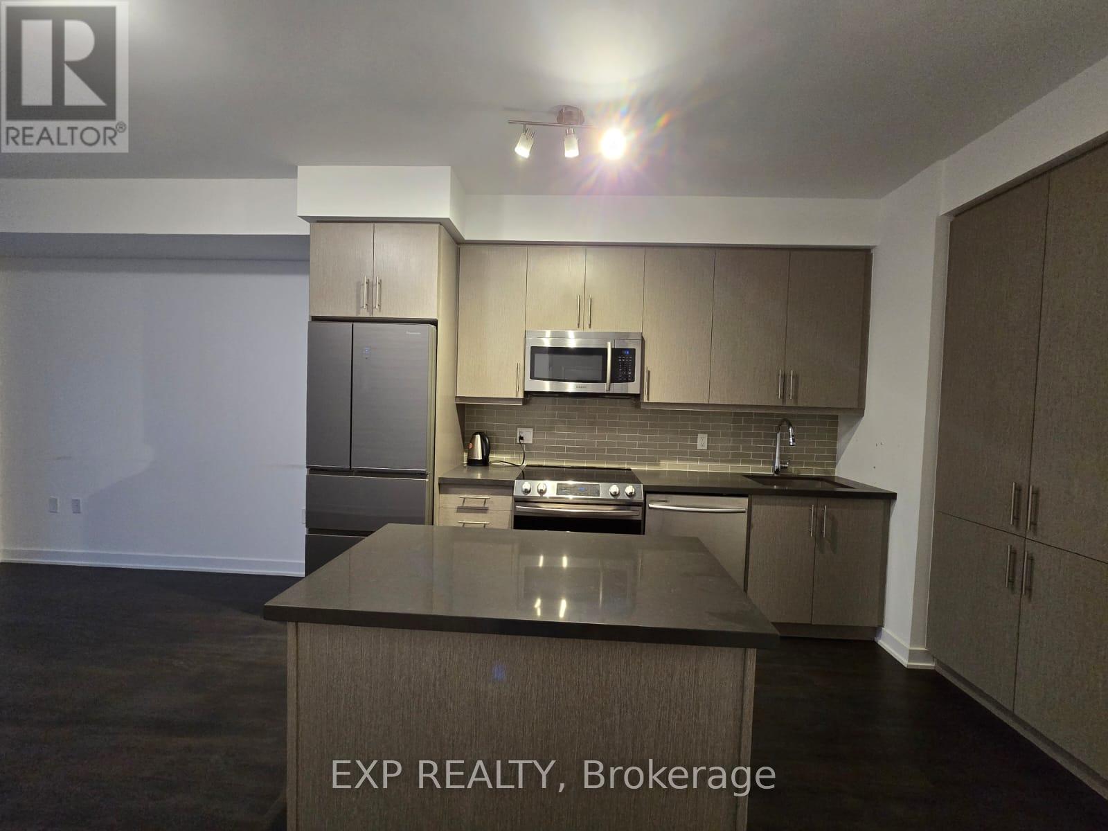 Photo 4 of 1005 75 Oneida Crescent, Richmond Hill ON
