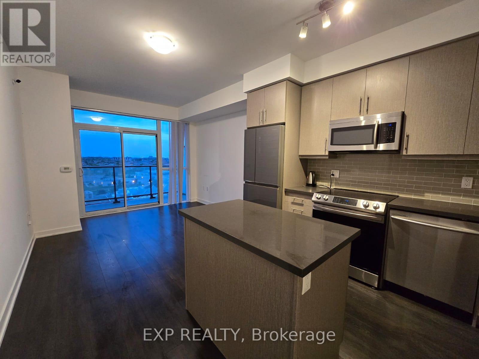 Photo 2 of 1005 75 Oneida Crescent, Richmond Hill ON