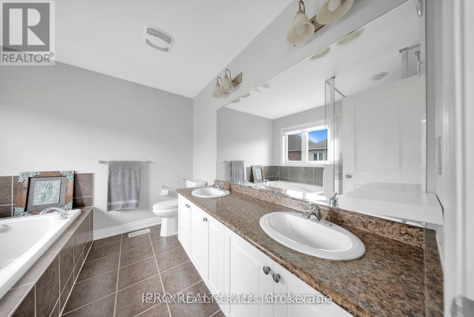 Photo 17 of 12 Goodsway Street, Brampton ON