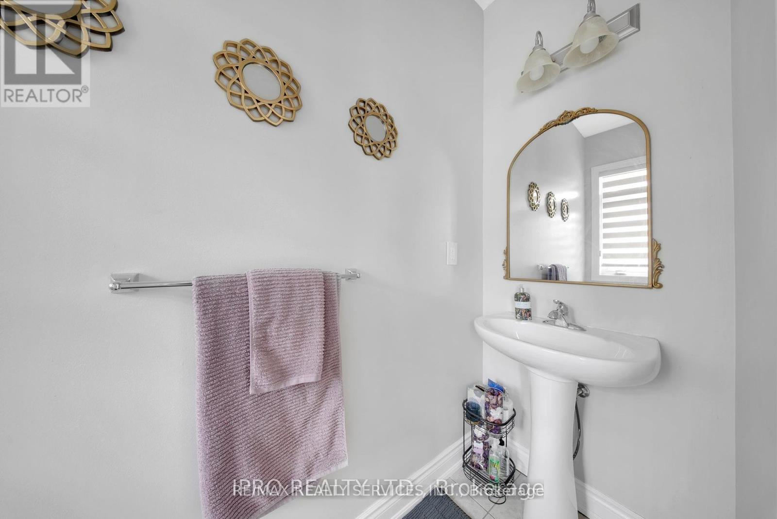 Photo 4 of 12 Goodsway Street, Brampton ON