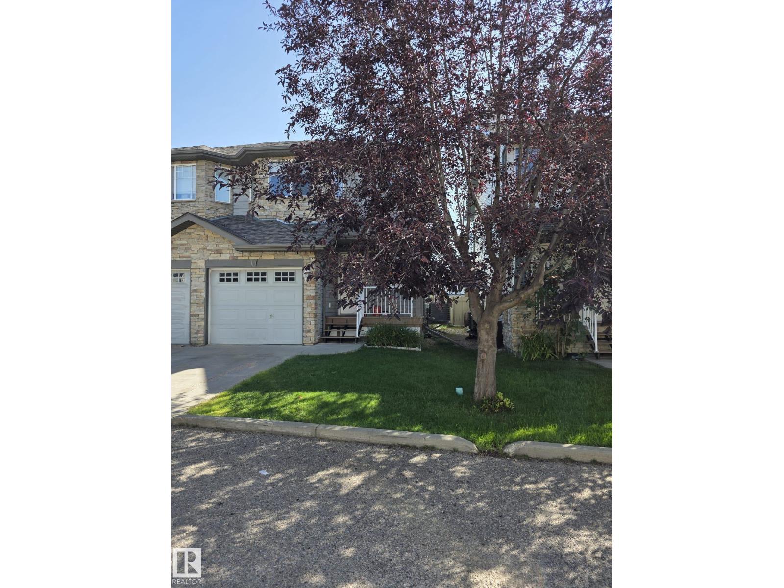 Photo 3 of 11 6304 Sandin Wy Nw, Edmonton AB