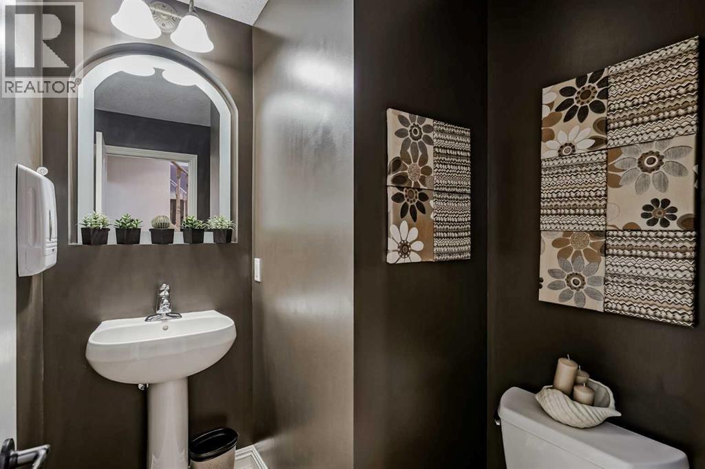 Single Family House for Sale in  Everwillow Park SW Evergreen Calgary 