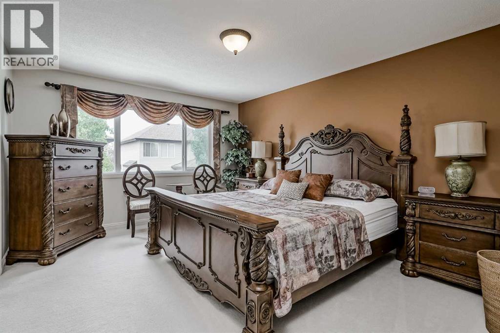 Single Family House for Sale in  Everwillow Park SW Evergreen Calgary 