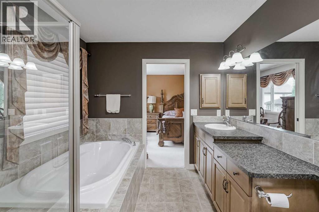 Single Family House for Sale in  Everwillow Park SW Evergreen Calgary 