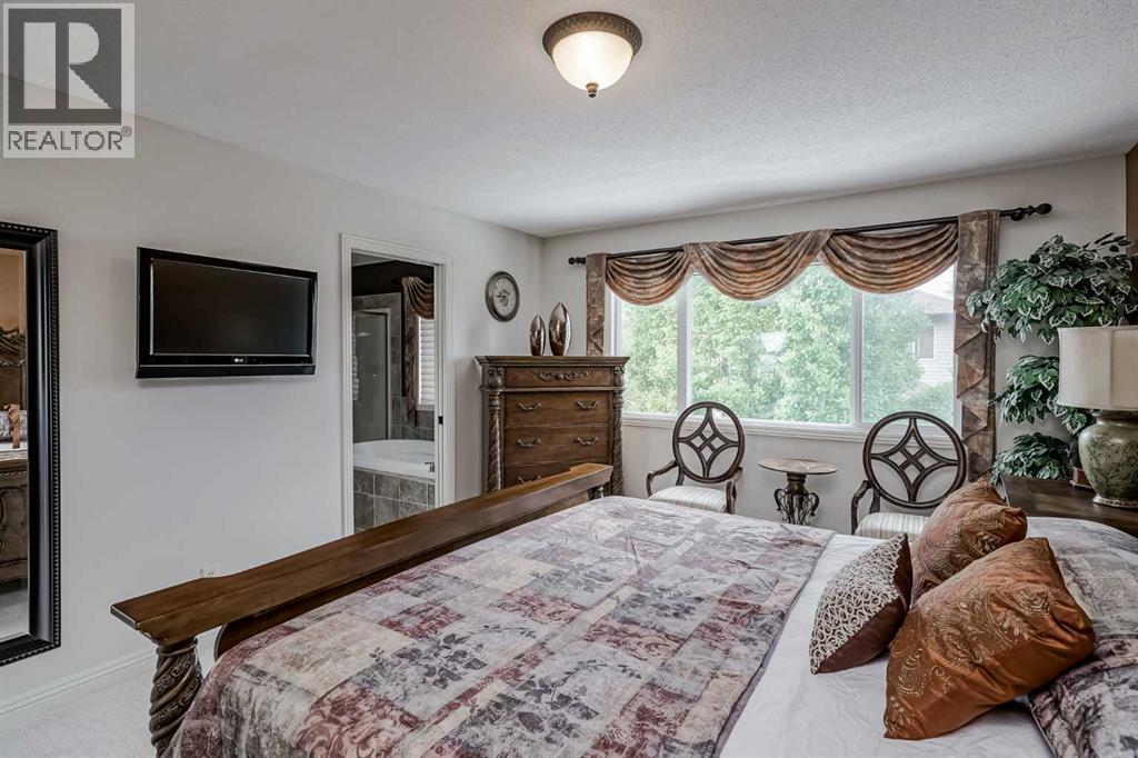 Single Family House for Sale in  Everwillow Park SW Evergreen Calgary 