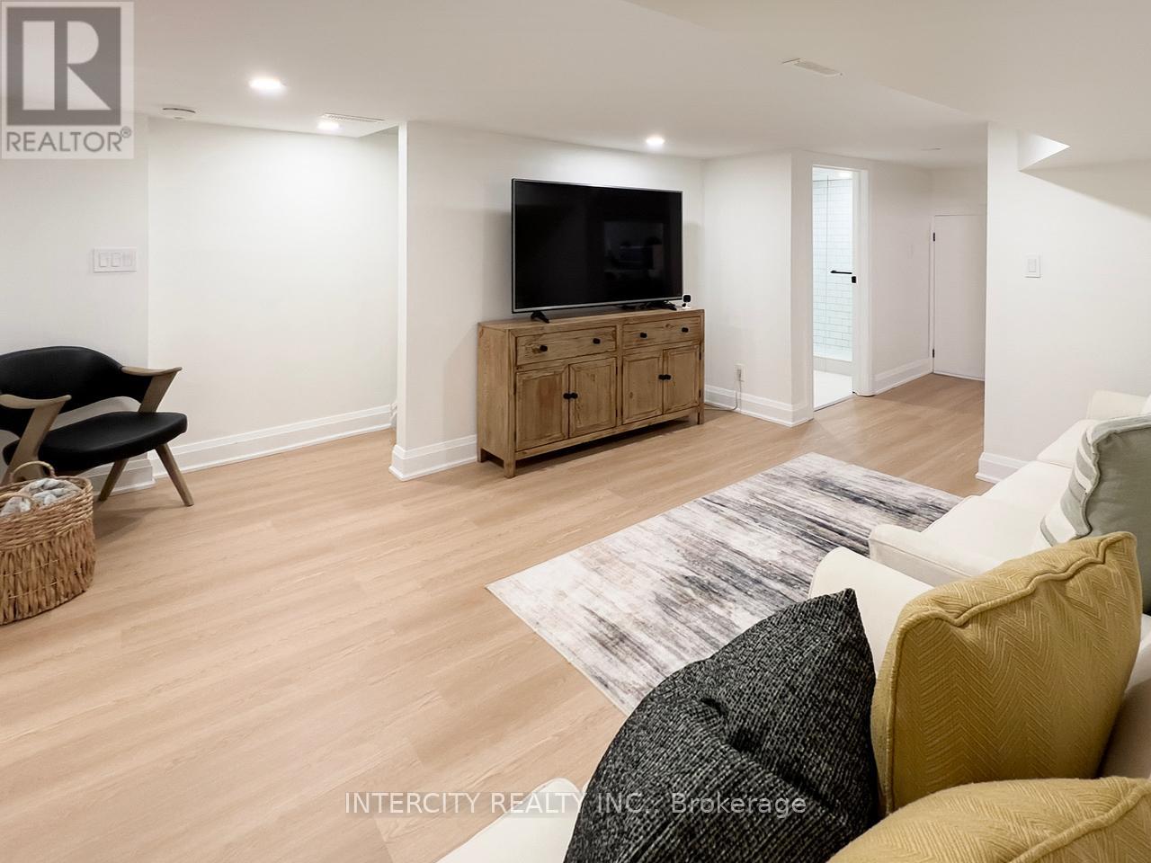 Photo 7 of 92 Dagmar Avenue, Toronto ON