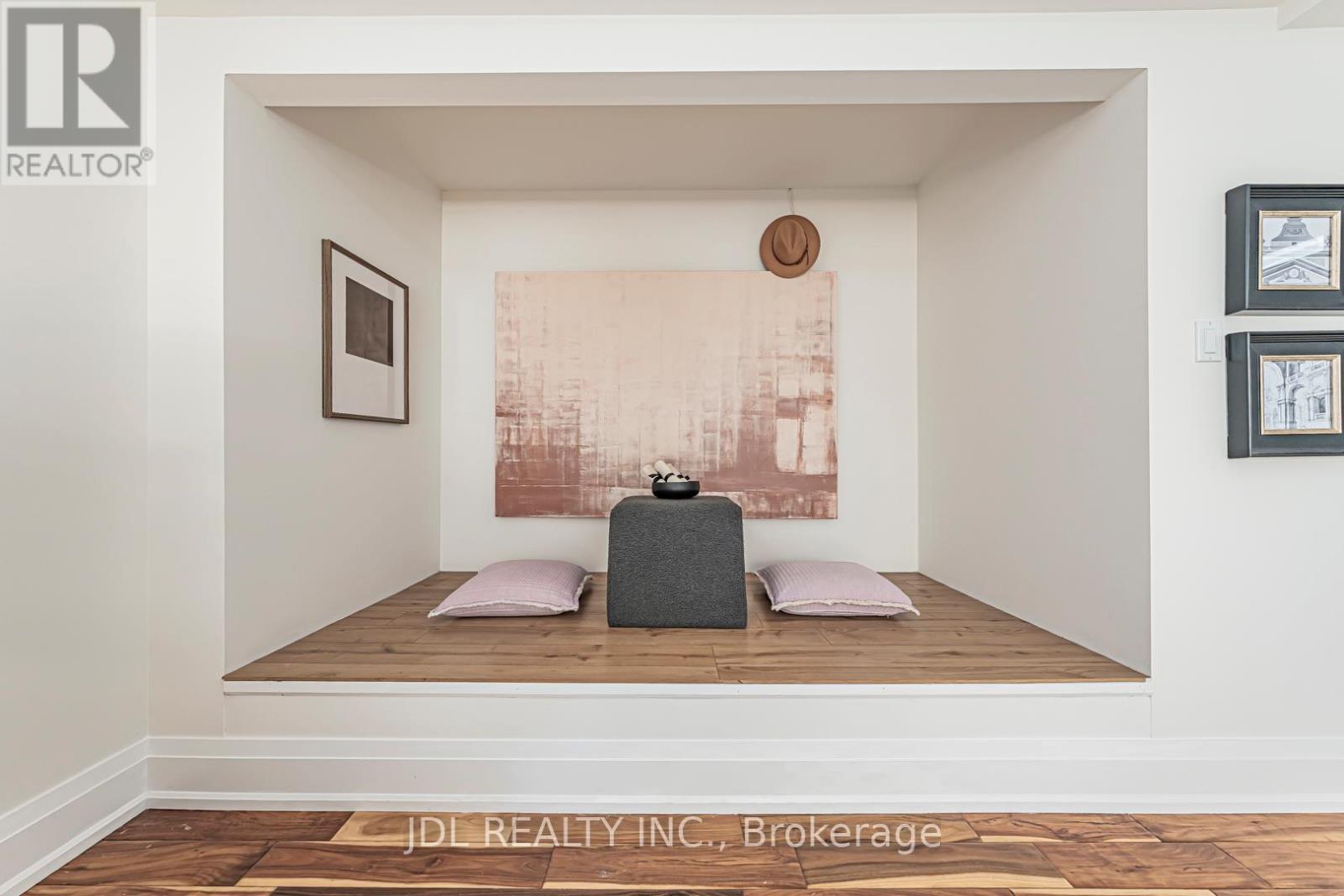 Photo 10 of 2431 Jarvis Street S, Mississauga ON