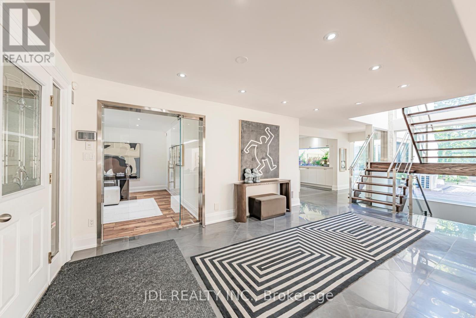 Photo 13 of 2431 Jarvis Street S, Mississauga ON