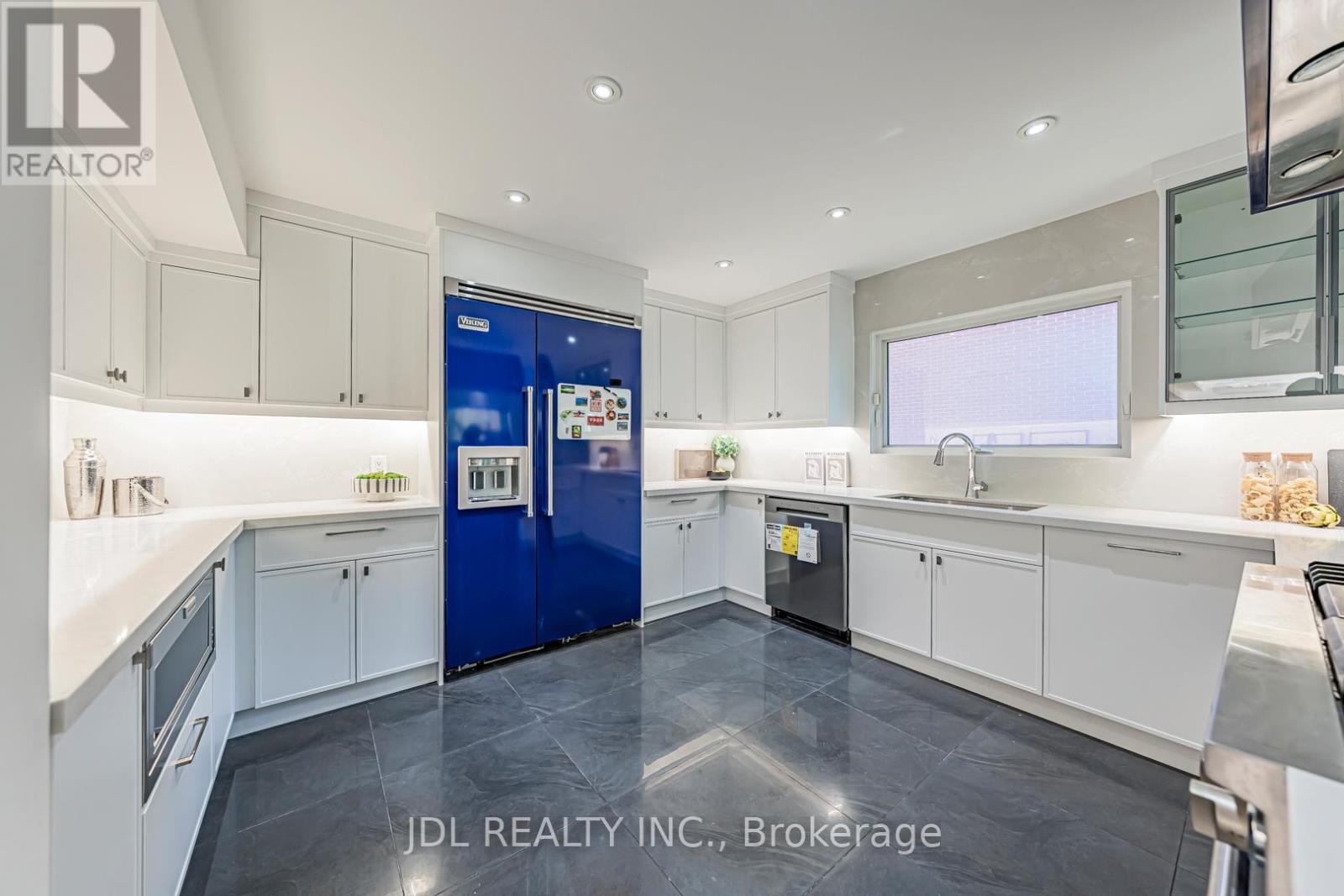 Photo 17 of 2431 Jarvis Street S, Mississauga ON