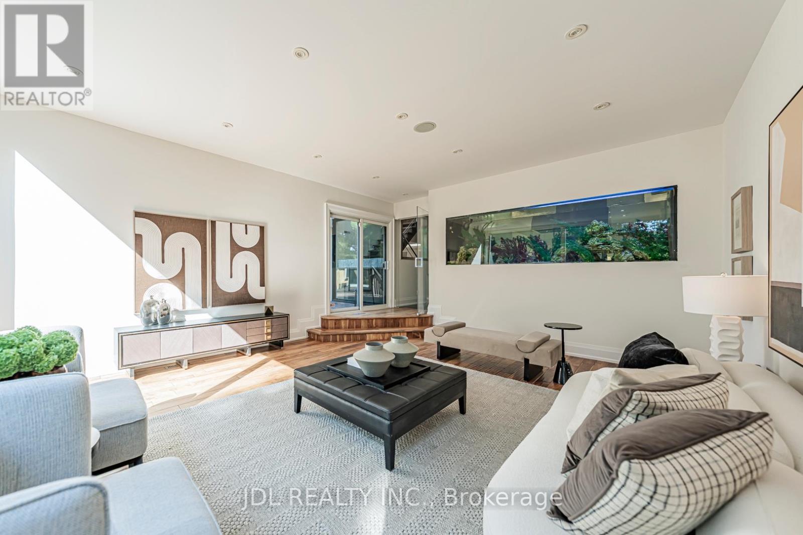 Photo 22 of 2431 Jarvis Street S, Mississauga ON