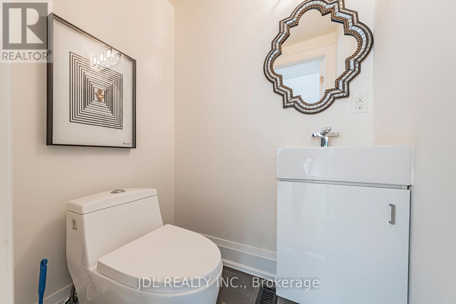 Photo 15 of 2431 Jarvis Street S, Mississauga ON