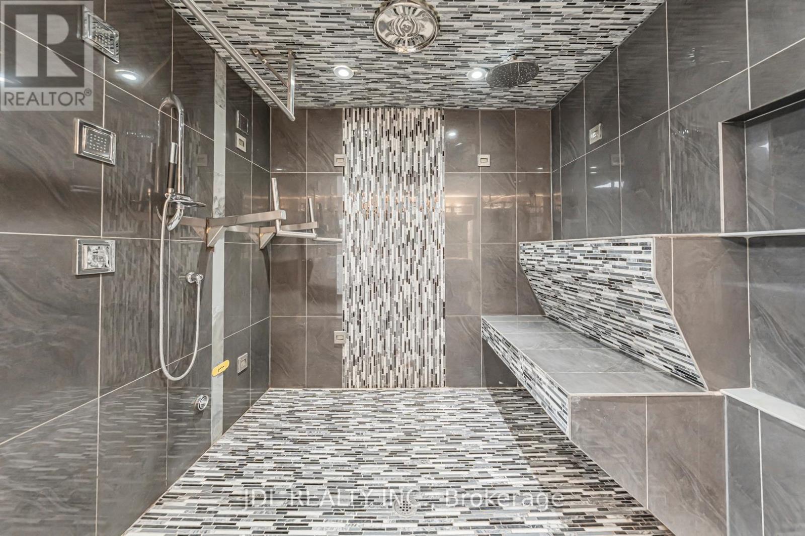 Photo 32 of 2431 Jarvis Street S, Mississauga ON