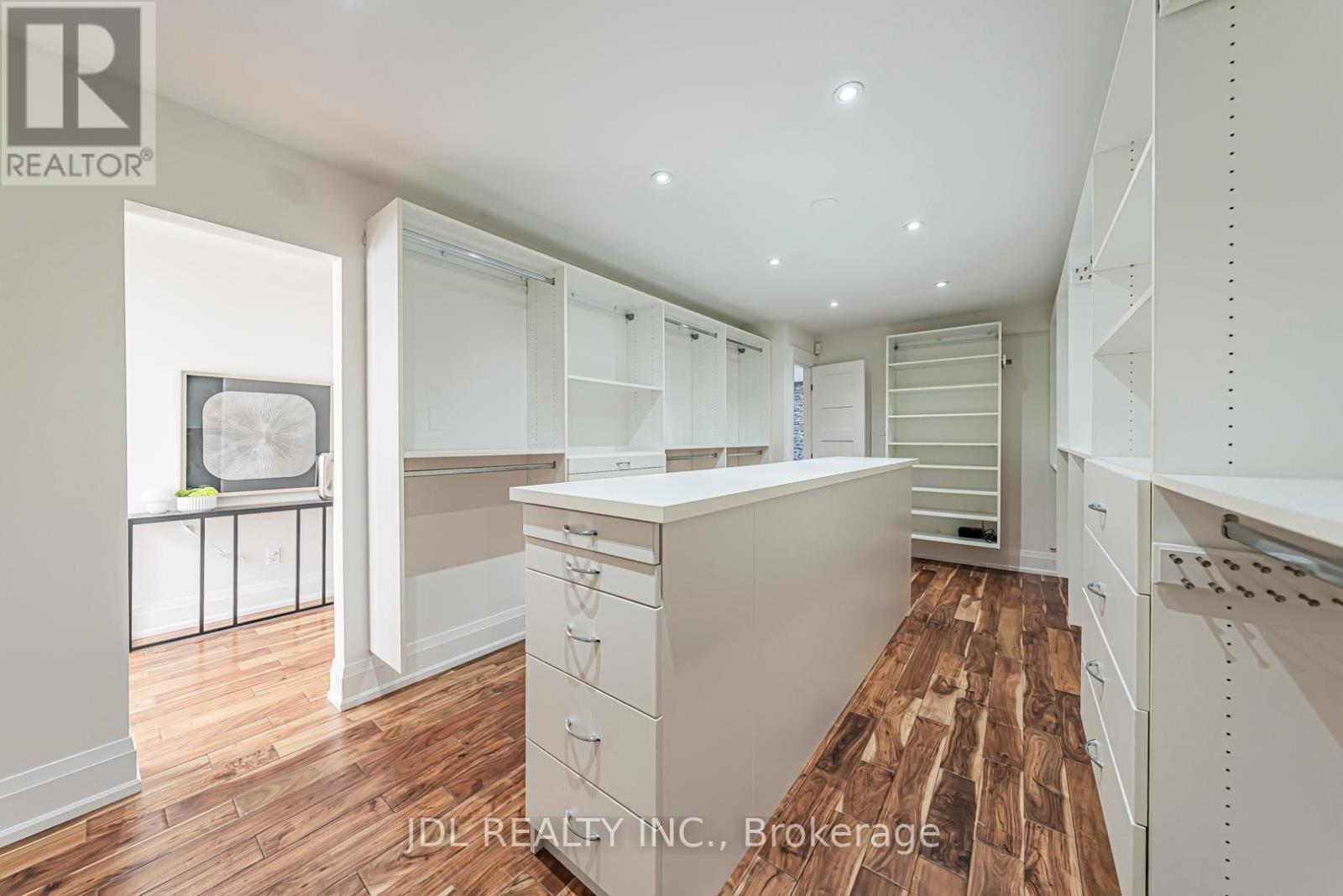 Photo 27 of 2431 Jarvis Street S, Mississauga ON
