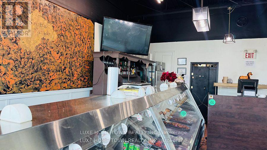 Photo 2 of 1 780 Dundas Street, Woodstock ON