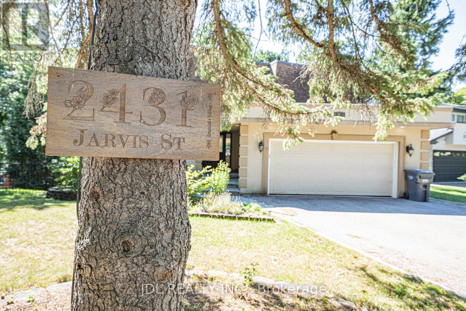Photo 5 of 2431 Jarvis Street S, Mississauga ON