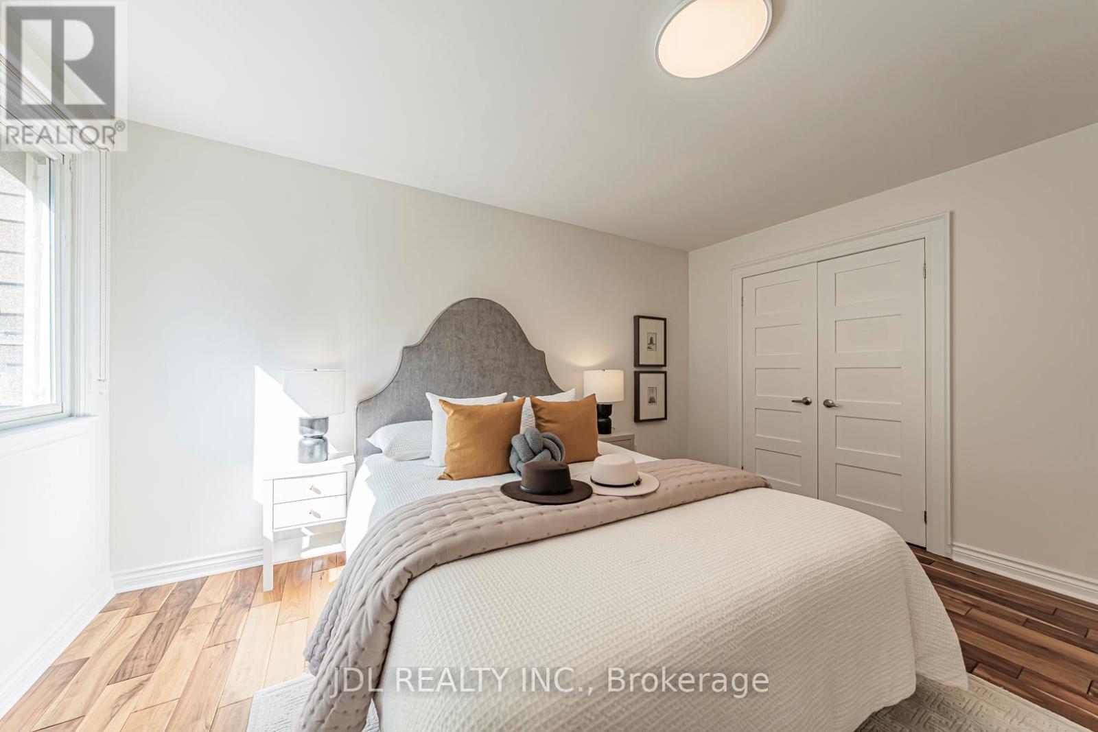 Photo 34 of 2431 Jarvis Street S, Mississauga ON