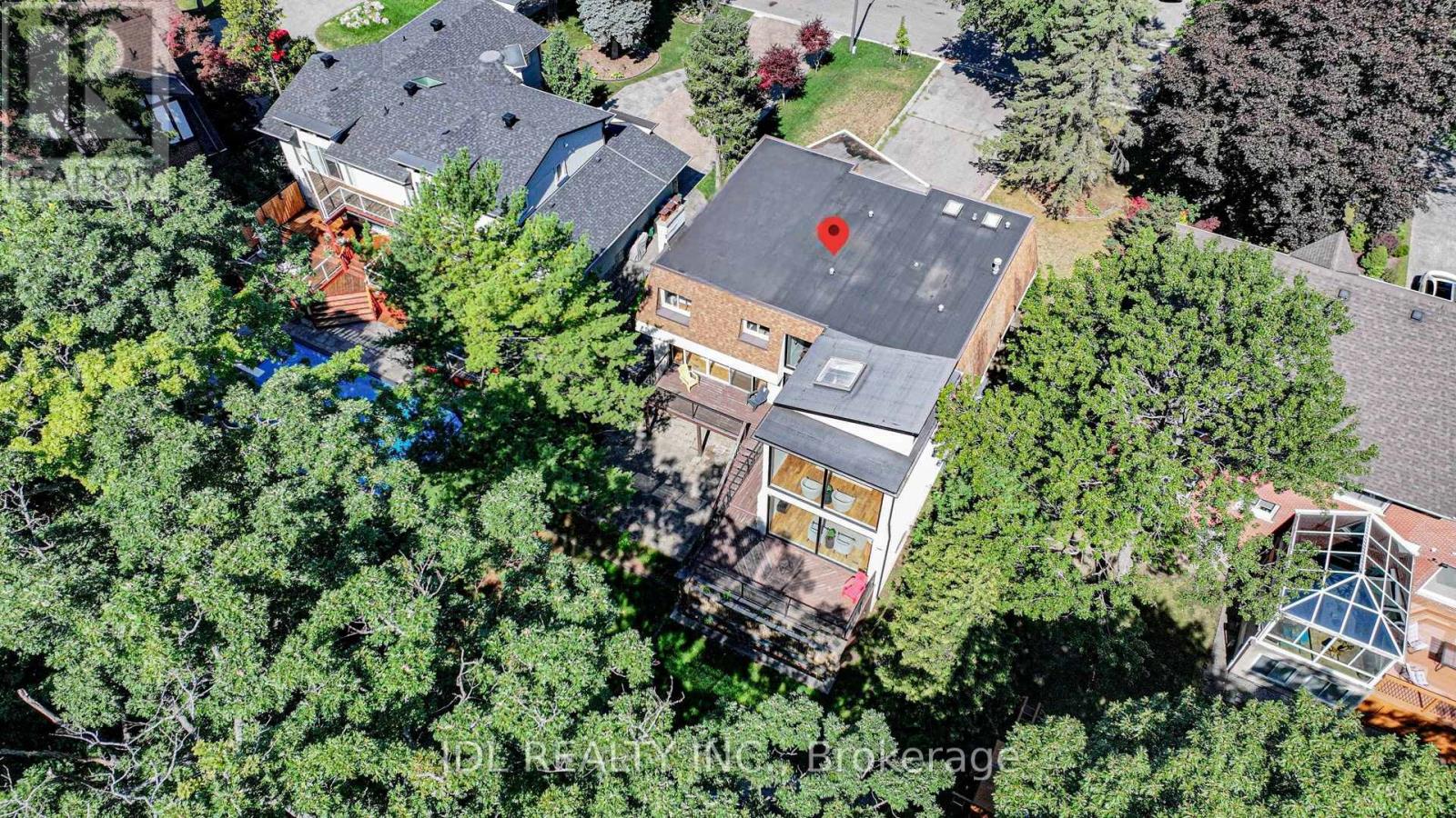 Photo 3 of 2431 Jarvis Street S, Mississauga ON