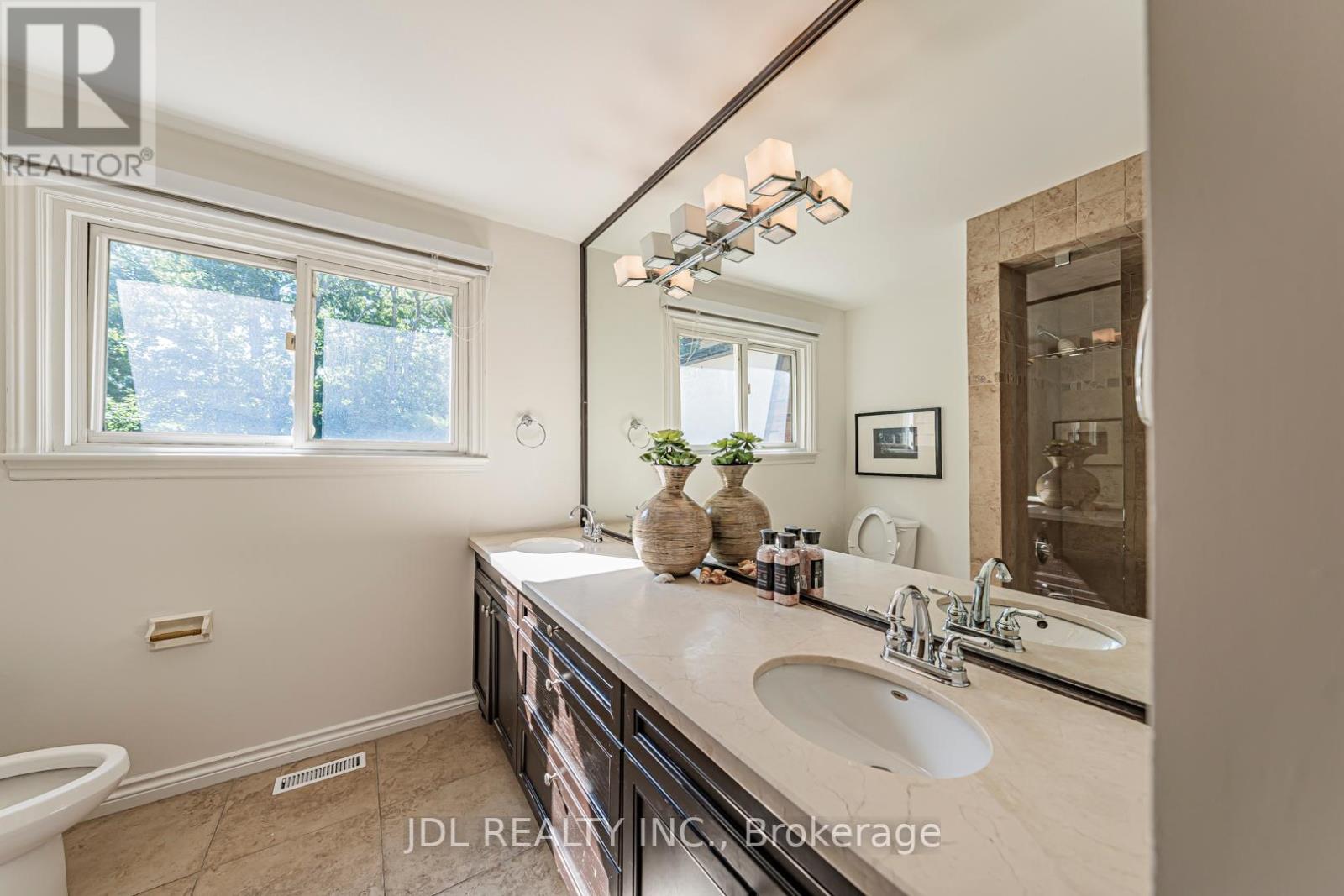 Photo 37 of 2431 Jarvis Street S, Mississauga ON