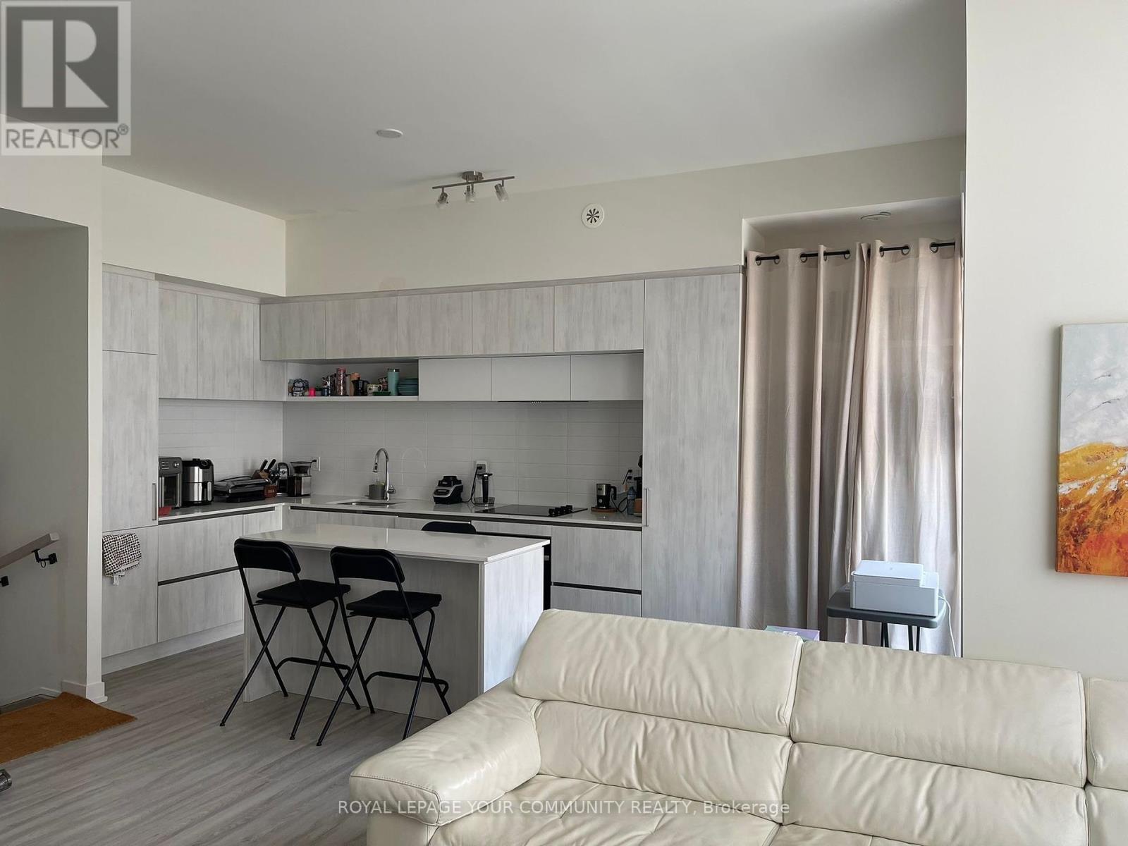Photo 3 of 1406 15 David Eyer Road, Richmond Hill ON