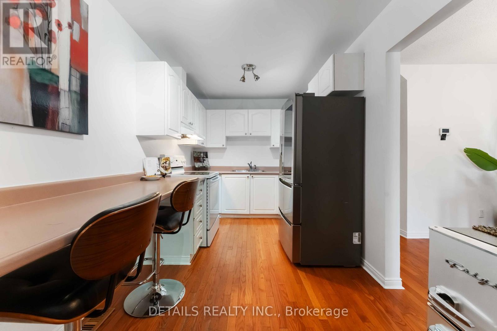 Photo 10 of 70 43 Stokes Crescent, Ottawa ON